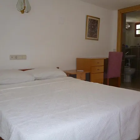 Otel Frankfurt 2*